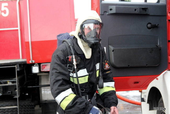 Pożar stolarni we Włoszakowicach (zdjęcia)