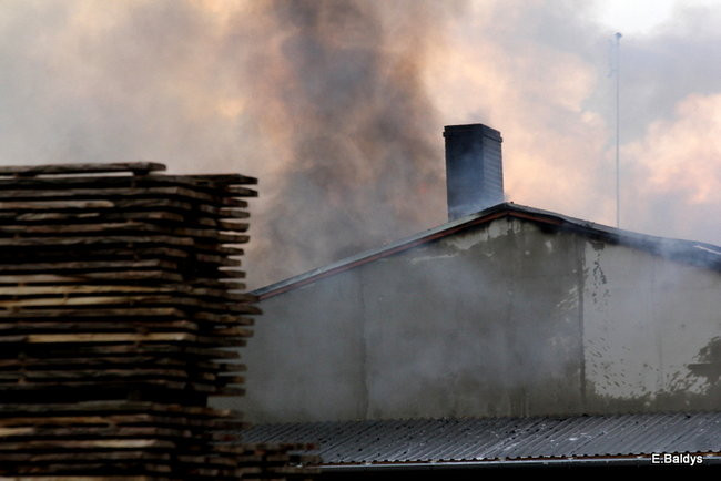 Pożar stolarni we Włoszakowicach (zdjęcia)