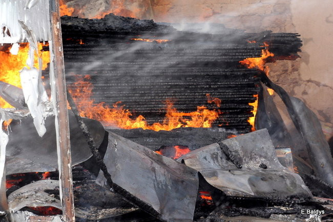 Pożar stolarni we Włoszakowicach (zdjęcia)