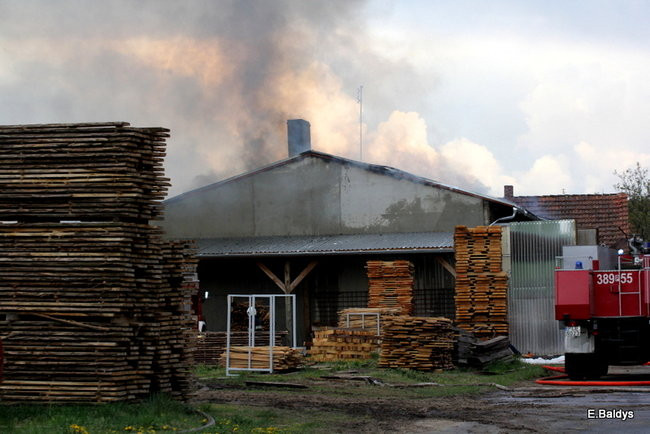 Pożar stolarni we Włoszakowicach (zdjęcia)