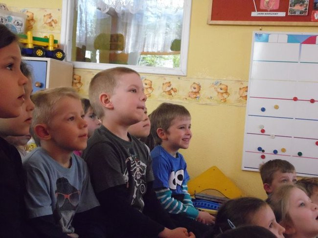 Strażak w przedszkolu (zdjęcia)