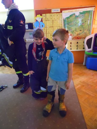 Strażak w przedszkolu (zdjęcia)