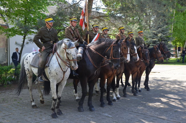 Dwie uroczystości pod pomnikiem (zdjęcia)