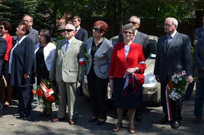 Dwie uroczystości pod pomnikiem (zdjęcia)