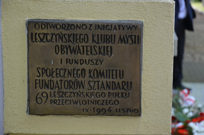 Dwie uroczystości pod pomnikiem (zdjęcia)