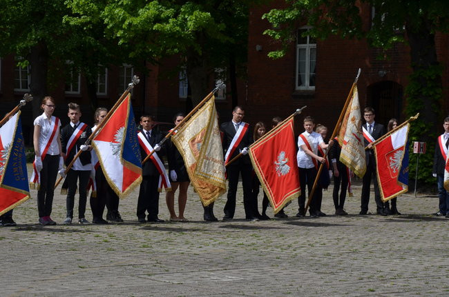 Dwie uroczystości pod pomnikiem (zdjęcia)