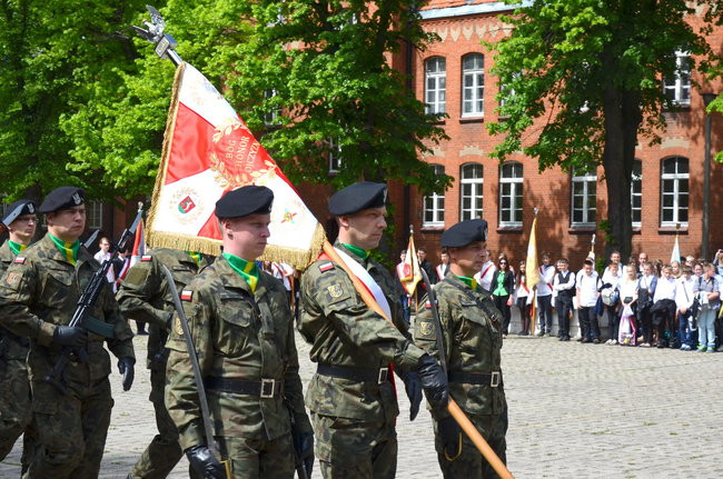 Dwie uroczystości pod pomnikiem (zdjęcia)