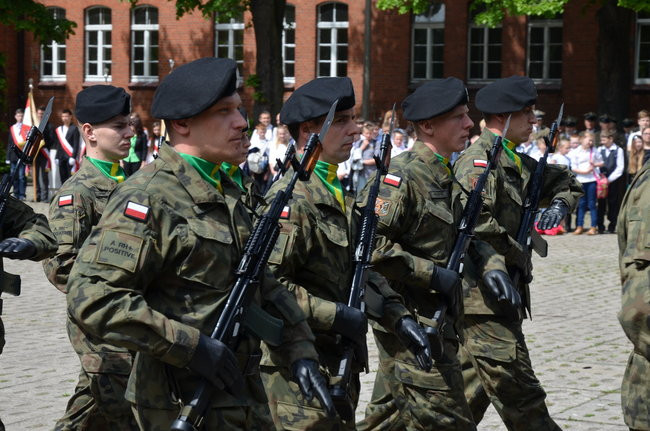 Dwie uroczystości pod pomnikiem (zdjęcia)