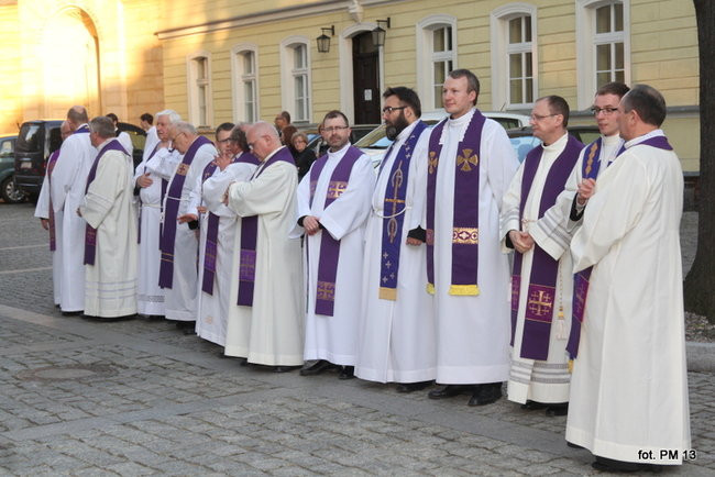 Pożegnanie proboszcza fary (zdjęcia)