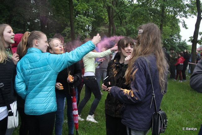 Kolorowe szaleństwo pod PWSZ ( zdjęcia)