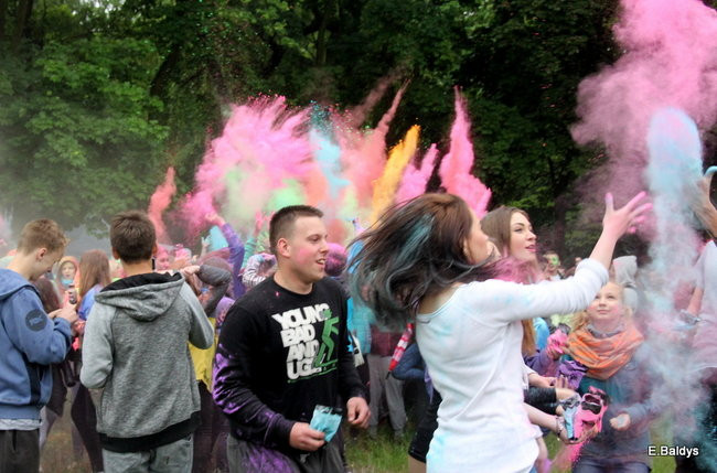 Kolorowe szaleństwo pod PWSZ ( zdjęcia)