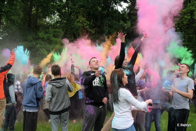 Kolorowe szaleństwo pod PWSZ ( zdjęcia)