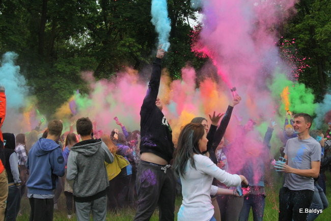 Kolorowe szaleństwo pod PWSZ ( zdjęcia)