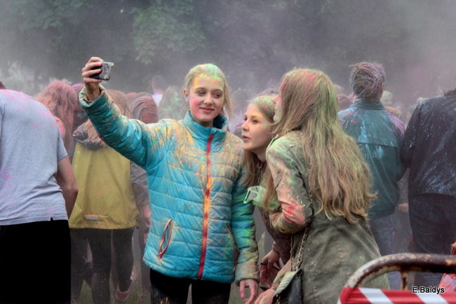 Kolorowe szaleństwo pod PWSZ ( zdjęcia)