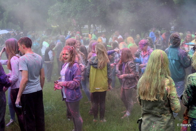 Kolorowe szaleństwo pod PWSZ ( zdjęcia)