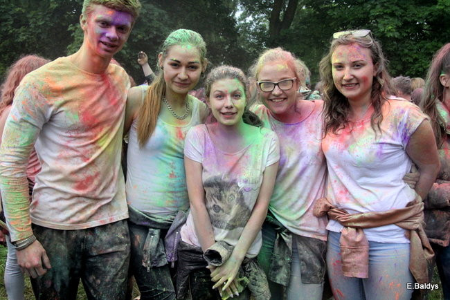 Kolorowe szaleństwo pod PWSZ ( zdjęcia)