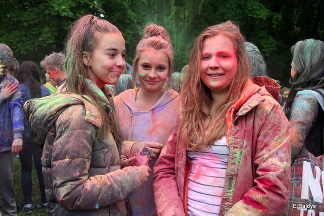 Kolorowe szaleństwo pod PWSZ ( zdjęcia)