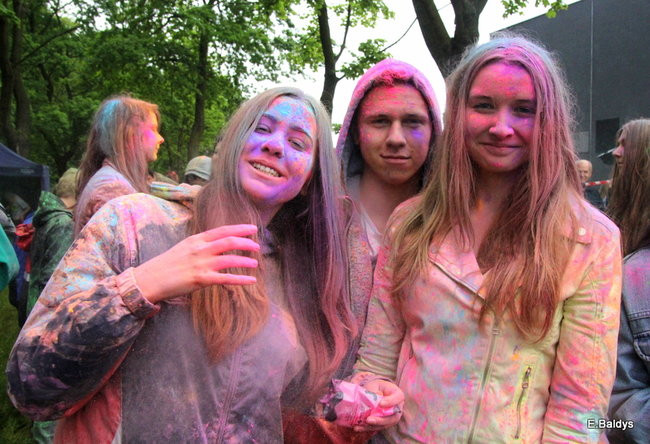 Kolorowe szaleństwo pod PWSZ ( zdjęcia)