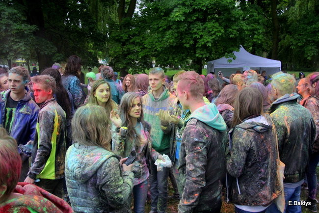 Kolorowe szaleństwo pod PWSZ ( zdjęcia)