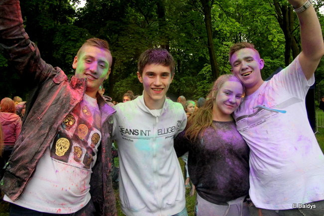 Kolorowe szaleństwo pod PWSZ ( zdjęcia)