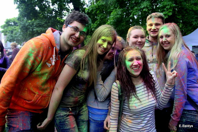 Kolorowe szaleństwo pod PWSZ ( zdjęcia)