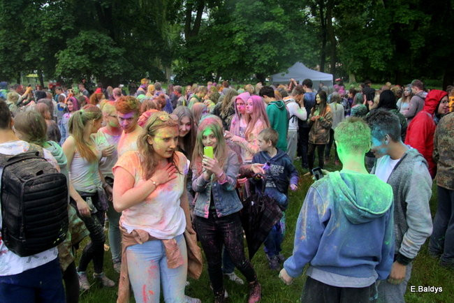 Kolorowe szaleństwo pod PWSZ ( zdjęcia)