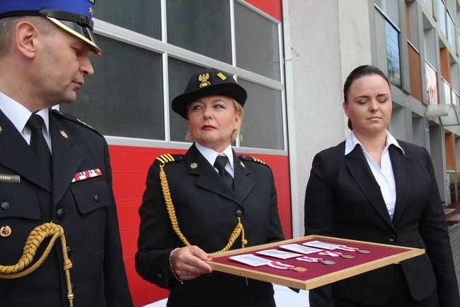 Odznaczenia, wyróżnienia i awanse u strażaków (zdjęcia)