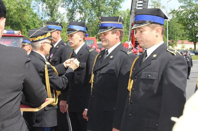 Odznaczenia, wyróżnienia i awanse u strażaków (zdjęcia)