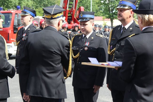 Odznaczenia, wyróżnienia i awanse u strażaków (zdjęcia)