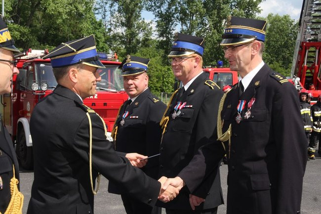 Odznaczenia, wyróżnienia i awanse u strażaków (zdjęcia)