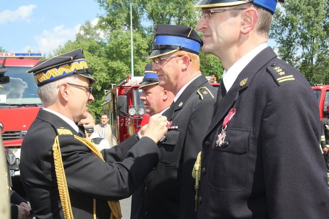 Odznaczenia, wyróżnienia i awanse u strażaków (zdjęcia)