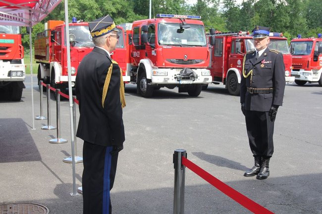 Odznaczenia, wyróżnienia i awanse u strażaków (zdjęcia)
