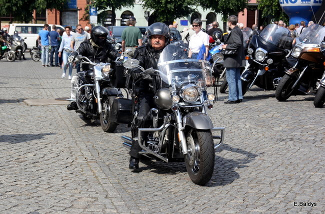 Motocyklowa nostalgia na leszczyńskim rynku (zdjęcia)