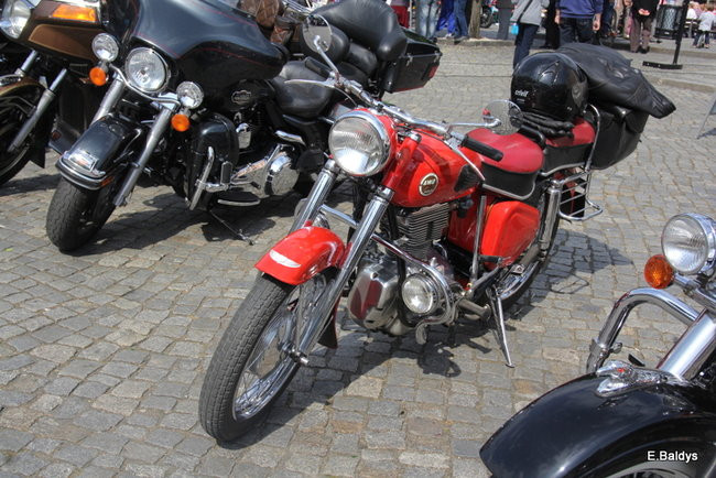 Motocyklowa nostalgia na leszczyńskim rynku (zdjęcia)