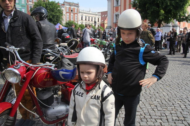 Motocyklowa nostalgia na leszczyńskim rynku (zdjęcia)
