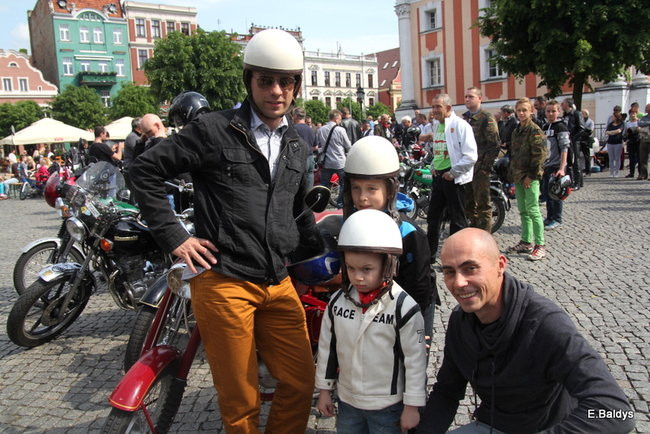Motocyklowa nostalgia na leszczyńskim rynku (zdjęcia)