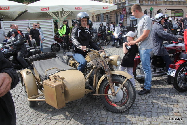 Motocyklowa nostalgia na leszczyńskim rynku (zdjęcia)
