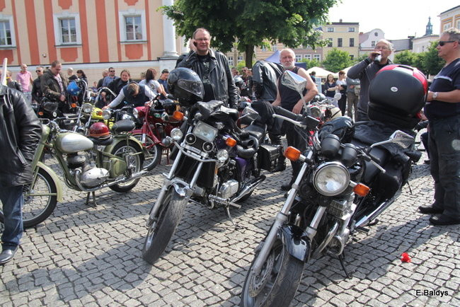 Motocyklowa nostalgia na leszczyńskim rynku (zdjęcia)