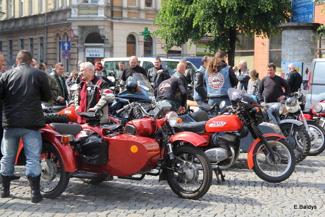 Motocyklowa nostalgia na leszczyńskim rynku (zdjęcia)