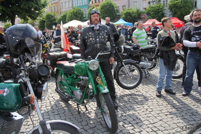 Motocyklowa nostalgia na leszczyńskim rynku (zdjęcia)