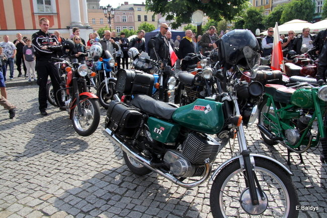 Motocyklowa nostalgia na leszczyńskim rynku (zdjęcia)