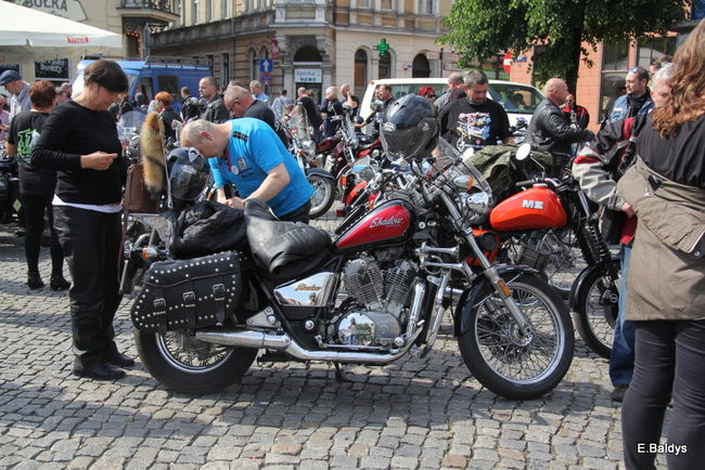 Motocyklowa nostalgia na leszczyńskim rynku (zdjęcia)