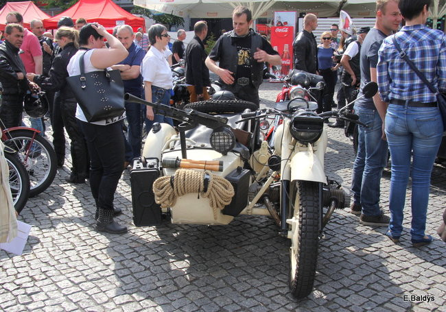 Motocyklowa nostalgia na leszczyńskim rynku (zdjęcia)