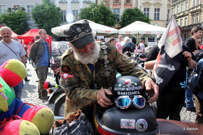 Motocyklowa nostalgia na leszczyńskim rynku (zdjęcia)