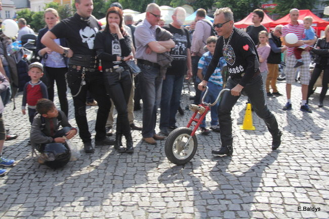 Motocyklowa nostalgia na leszczyńskim rynku (zdjęcia)