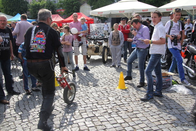 Motocyklowa nostalgia na leszczyńskim rynku (zdjęcia)