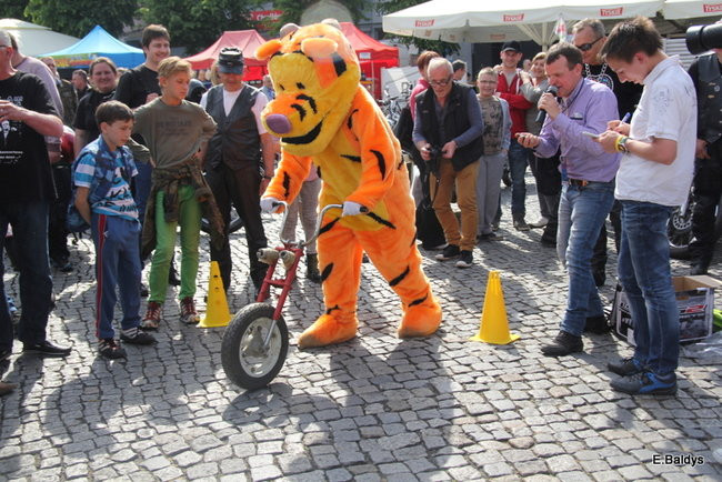 Motocyklowa nostalgia na leszczyńskim rynku (zdjęcia)