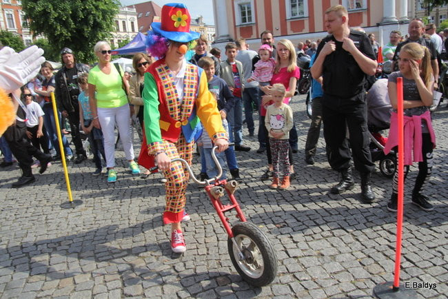 Motocyklowa nostalgia na leszczyńskim rynku (zdjęcia)