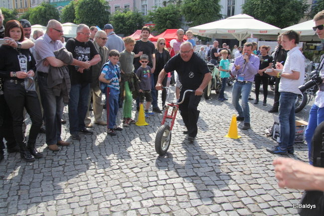 Motocyklowa nostalgia na leszczyńskim rynku (zdjęcia)