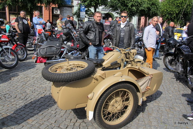 Motocyklowa nostalgia na leszczyńskim rynku (zdjęcia)